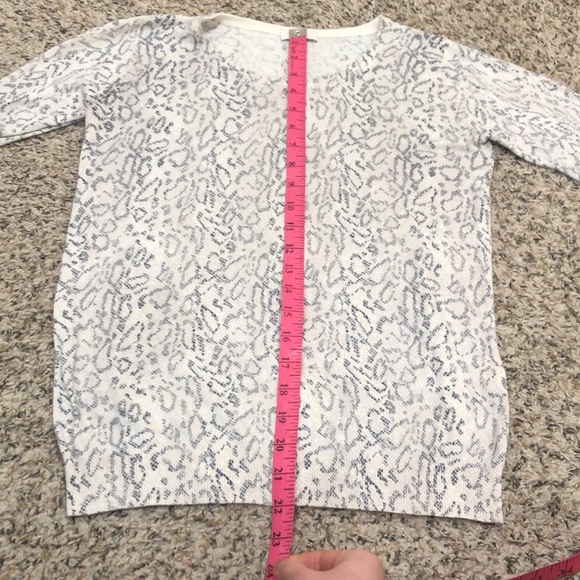 Joie Sweater Size XS Cream Beige Reptile Snake Skin Print - Picture 10 of 11